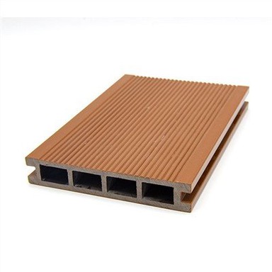 Terrassendielen aus Holz-Kunststoff-Verbundwerkstoff
